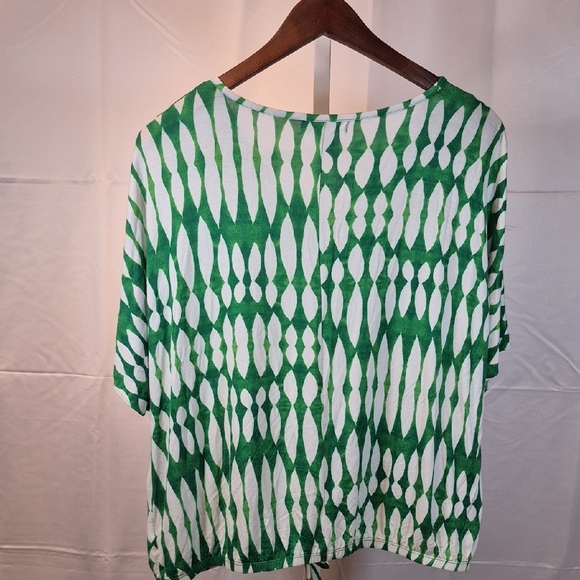 Liz Claiborne Green and White Patterned Blouse - Picture 4 of 4